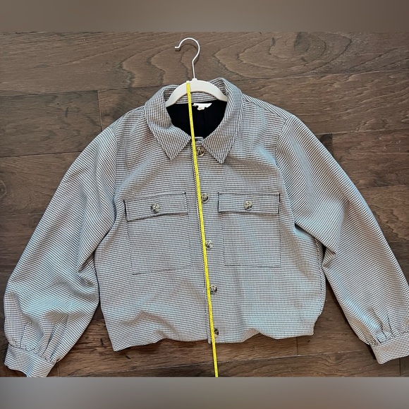 Black and white button down collared bomber jacket. Size L. - Picture 8 of 13